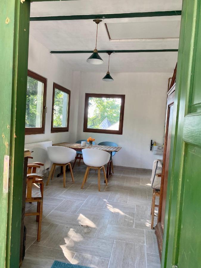 Rustic Cottage & Garden Retreat On Buda Hilltop Budapest Esterno foto